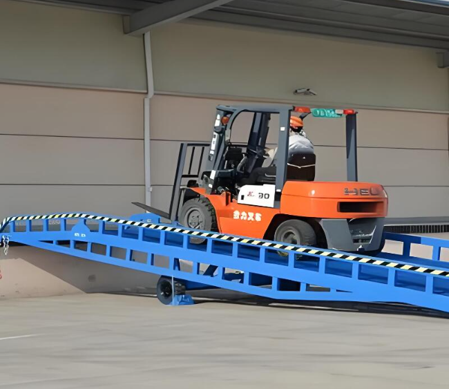 曲麻莱移动式卸货平台（叉车用）